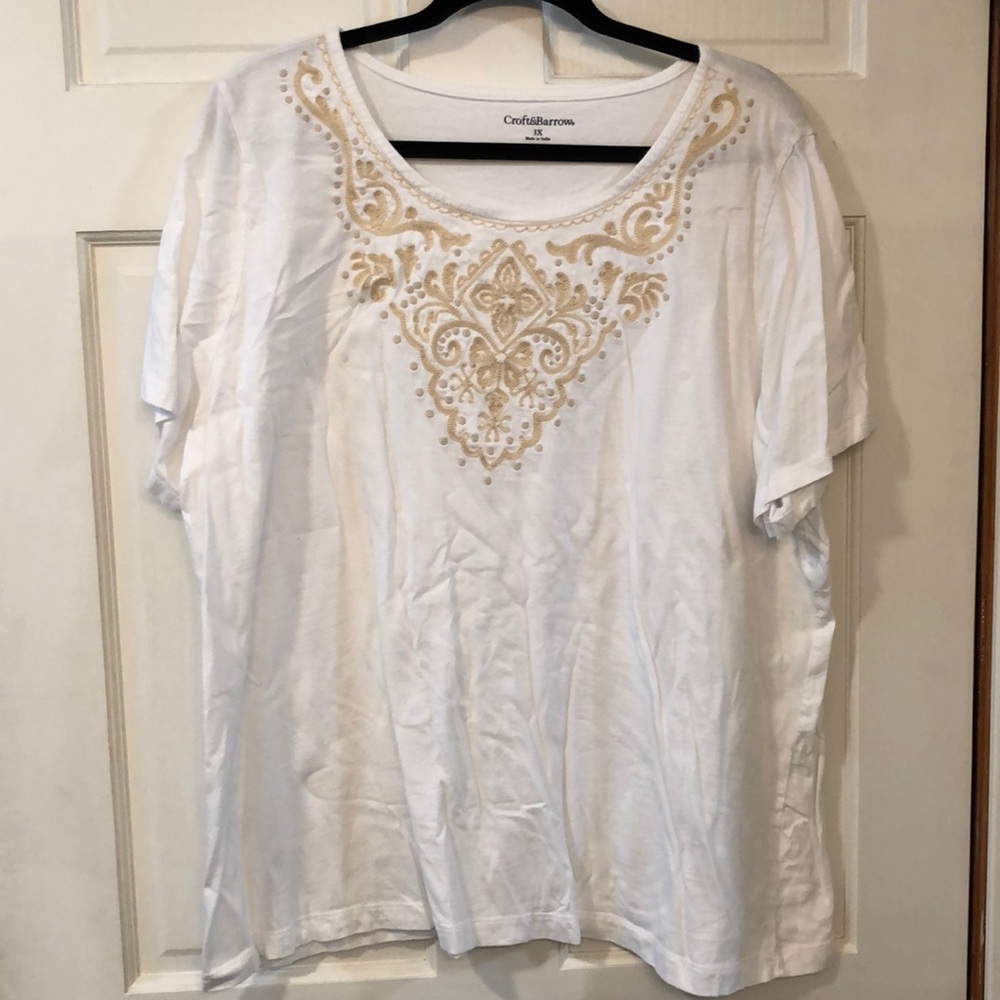 Croft&Barrow White Embroidery Tee